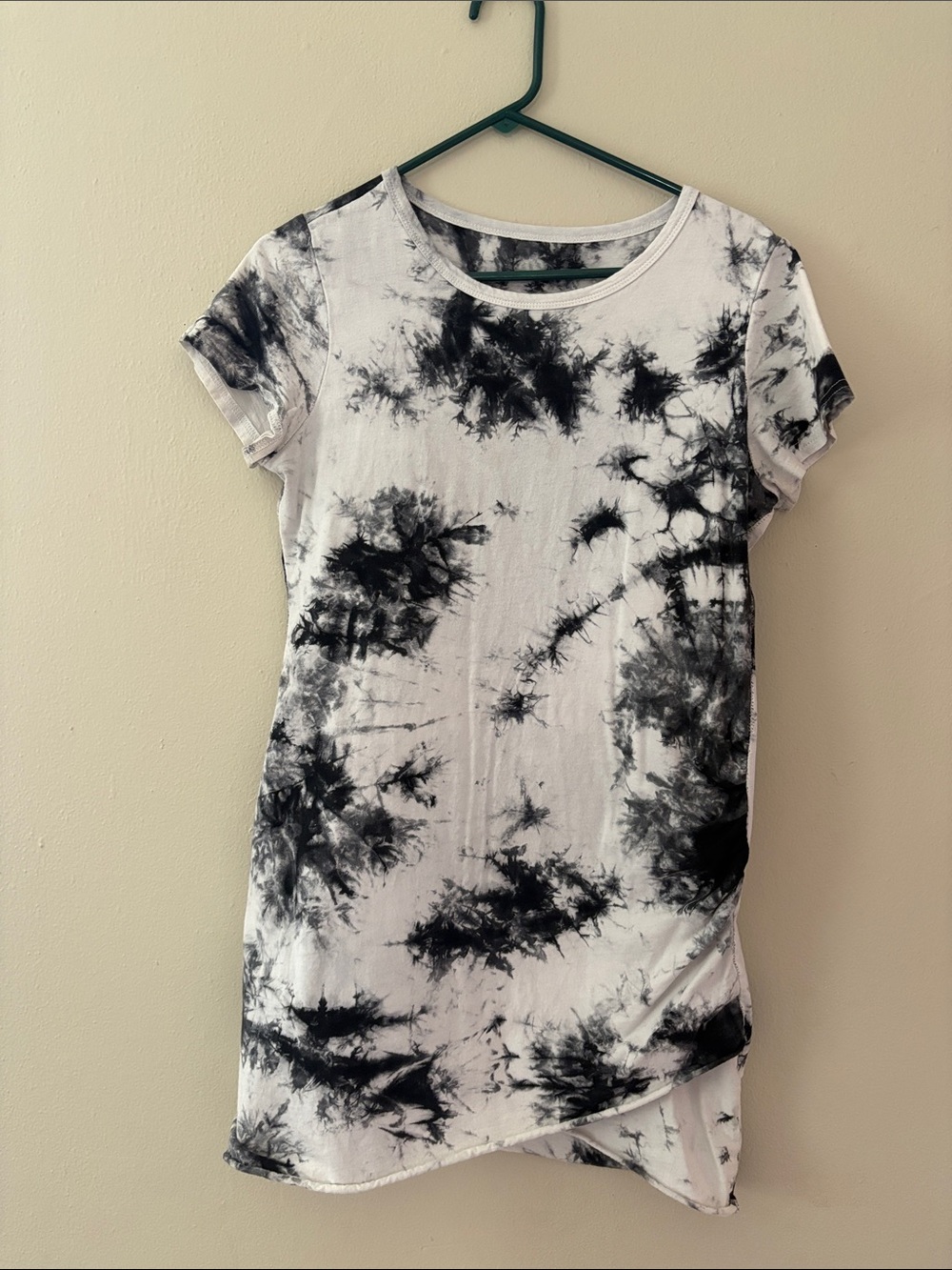 Women’s Black & White Tie-Dye Short Sleeve Tee